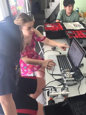 Lego Mindstorms EV3 Robot Building